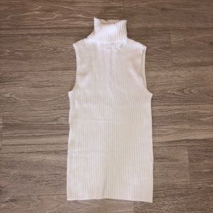 Ribbed Sleeveless Turtlneck Top